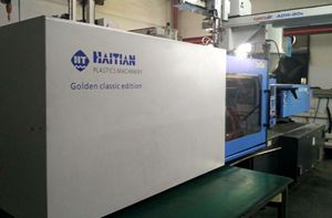 injection molding machine001.jpg injection molding machine001.jpg
